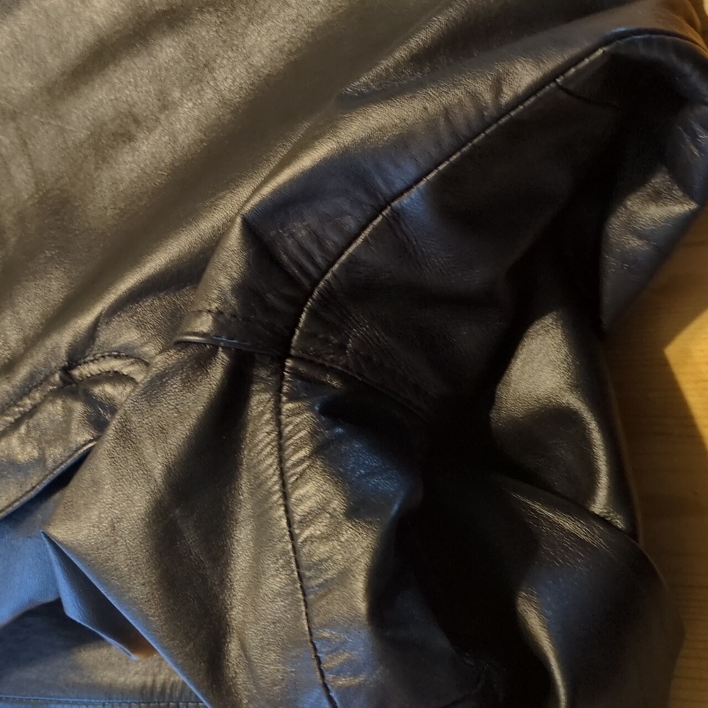 Vintage Chic: LA ROXX 1990's Black Leather Pants with Barrel/Balloon Legs - Picture 13 of 14
